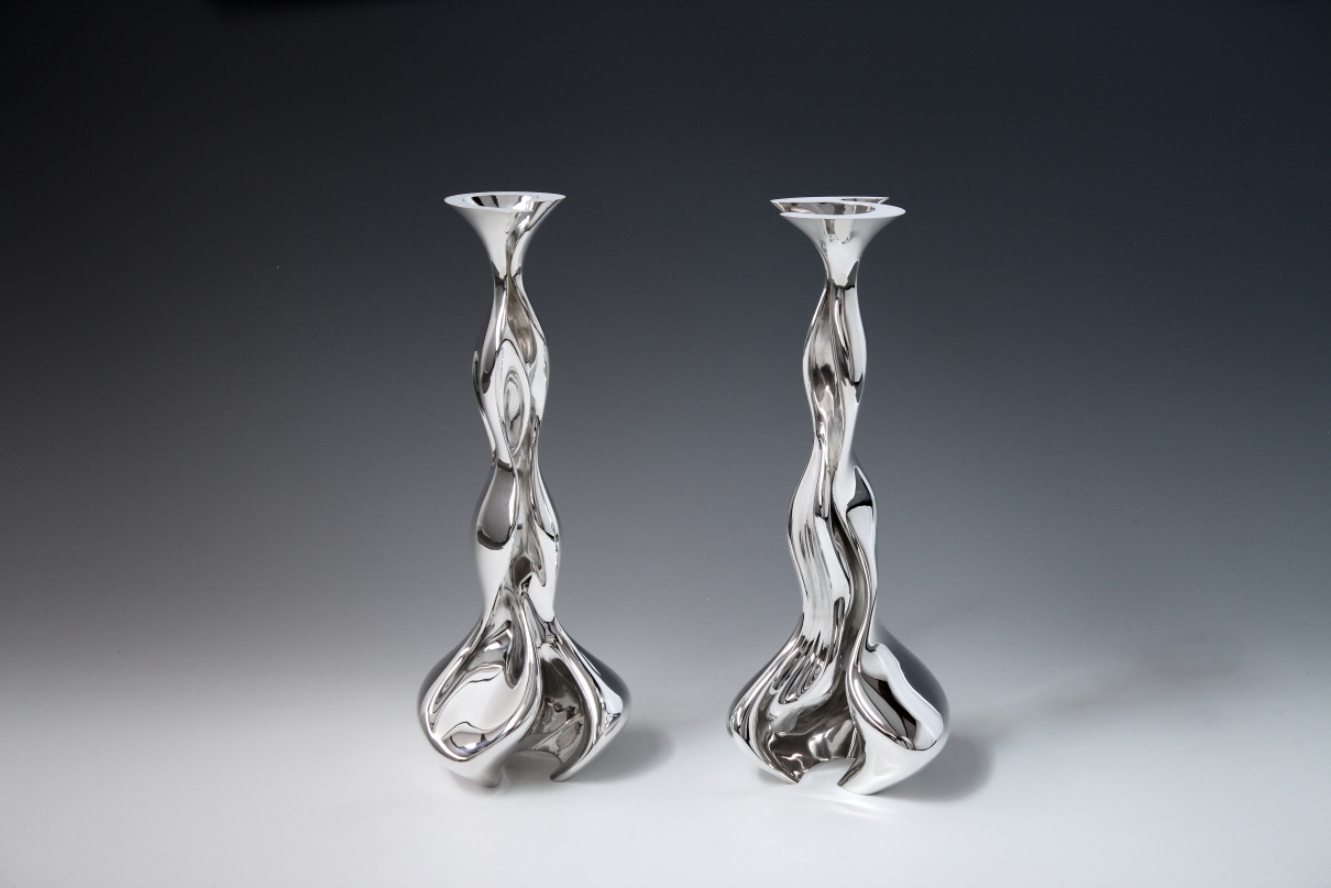 Twee zilveren objecten Candle Sticks ontworpen en uitgevoerd door de zilversmid Wouter van Baalen, Amsterdam 2018